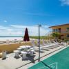 Отель 332 at Surf Song Resort by RedAwning, фото 5