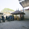Отель RedDoorz Plus near Kuta Beach Lombok, фото 39