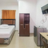 Отель OYO 91072 Enine Homestay Makassar, фото 2