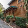 Отель Enchanted View Lodge, 3 Bedrooms, Sleeps 10, Pool Access, Mountain View, фото 16