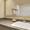 Отель Colonial Square Inn & Suites, фото 8