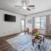 Отель HEIRS VENTURES : WESTERN - 4mins from OKC Thunder Arena . King Bed . Pet Friendly . With Pool, фото 2
