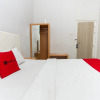 Отель RedDoorz Plus @ Idjen Boulevard Malang, фото 24