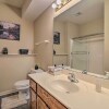 Отель Bright Townhome < 10 Mi to Dtwn Kansas City!, фото 26