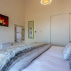 Отель Amazing Lake View Spacious Townhouse with Parking, фото 2