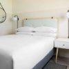 Отель Hampton by Hilton Grand Cayman Seven Mile Beach, фото 5