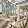 Отель Annies Green Bungalow: 2 Mi to Downtown Phoenix!, фото 8