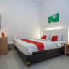 Отель RedDoorz Plus @ Idjen Boulevard Malang, фото 3