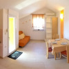 Отель Amalia - Family Friendly With Parking - A3 Ariela, фото 2