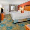 Отель La Quinta Inn & Suites by Wyndham Irvine Spectrum, фото 31