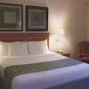 Отель La Quinta Inn & Suites by Wyndham Houston Bush IAH South, фото 3