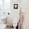 Отель Warm Cosy Family Home With Free Parking, фото 15