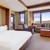 Отель Slopeside  At Base Of Peak 8, Sleeps 6! 1 Bedroom Condo by RedAwning, фото 14
