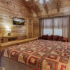 Отель Er 222 â Al's Nest - Great Location â Close To Town! 2 Bedroom Cabin by RedAwning, фото 2