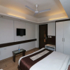 Отель OYO 12860 Hotel Red Leaf, фото 20
