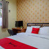 Отель RedDoorz @ Jalan Bali Cilacap, фото 19