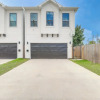 Отель Modern Houston Home w/ Yard, 3 Mi to Toyota Center, фото 17