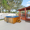 Отель Hot tub - 2 Miles to Beach - Pet Friendly, фото 20