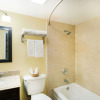 Отель Executive Inn and Kitchenette Suites, фото 8