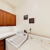 Отель New Listing! All-suite Near State Street 2 Bedroom Home, фото 5