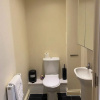 Отель Beautiful 4 Bedroom Home With Parking by Lakeside, фото 9