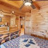 Отель Big Bear Lodge 4 Bedroom Cabin by Redawning, фото 21