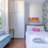 Отель Cheerful 1 Bedroom Flat in the Heart of North London в Лондоне