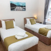 Отель Comfy, 2 Bed House, Sleeps 6 with Garden and Free Parking in Cheltenham, фото 6