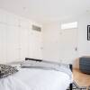 Отель The Kensington Palace Mews - Bright & Modern 6BDR House with Garage, фото 14