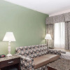 Отель Howard Johnson Hotel by Wyndham Newark Airport, фото 9