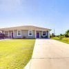 Отель Englewood Home w/ Screened Porch ~ 6 Mi to Beach!, фото 17