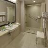 Отель Niagara Fallsview Hotel Suites, фото 8