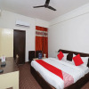 Отель OYO 29566 Hotel Mid Town, фото 24