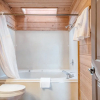Отель Fontana by Avantstay Gorgeous Mountain Cabin w/ Views, Hot Tub & Game Room!, фото 15