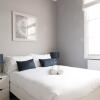 Отель Central Cheltenham, Regency Apartment with PARKING, Cavalier Suite - Sleeps 6, фото 6