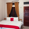 Отель RedDoorz At Joyce Guest House Medan, фото 8
