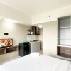 Отель Comfy And Homey Studio At Gateway Park Lrt City Bekasi Apartment, фото 9