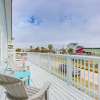 Отель Galveston Vacation Rental - Steps to the Beach!, фото 19