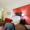 Отель HOLIDAY INN EXPRESS & SUITES MALVERN, фото 4