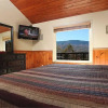 Отель On Eagles Wings 2 Bedroom Mountain View Home with Hot Tub, фото 5