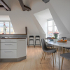 Отель Sanders Merchant - Dreamy 3-bdr Apt w Terrace, фото 10