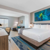 Отель La Quinta Inn & Suites by Wyndham Galveston West Seawall, фото 16