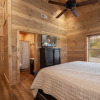 Отель Better Together 5 Bedroom Cabin by Redawning, фото 12
