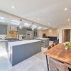 Отель Family 4-bed House & Secluded Garden - Wimbledon, фото 13