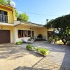Отель Well maintained house with garden 100m from the beach, patio, BBQ and wifi, фото 4