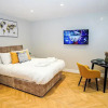 Отель E2M Wisteria House Heathrow Free Parking, фото 4