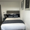 Отель Luxurious two Bedrooms Apartment Slough, фото 4