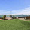 Отель Pumicestone Lodge Unit Twelve, 26 Maloja Ave, фото 9