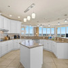 Отель LUXURY Penthouse Style Condo, фото 2