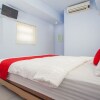 Отель RedDoorz Near Karangasem Train Station 2, фото 4